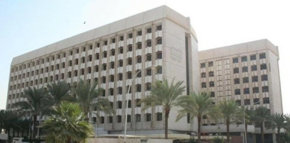 عاجل «تعليم الرياض»: تحويل الدراسة غداً عن بُعد عبر منصة «مدرستي» والمنصات التعليمية المعتمدة. للاطلاع على 