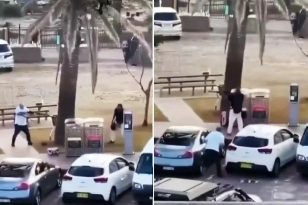 مقاطع فيديو توثق لحظة انقضاض الأحمد على أحد المسلحين.
