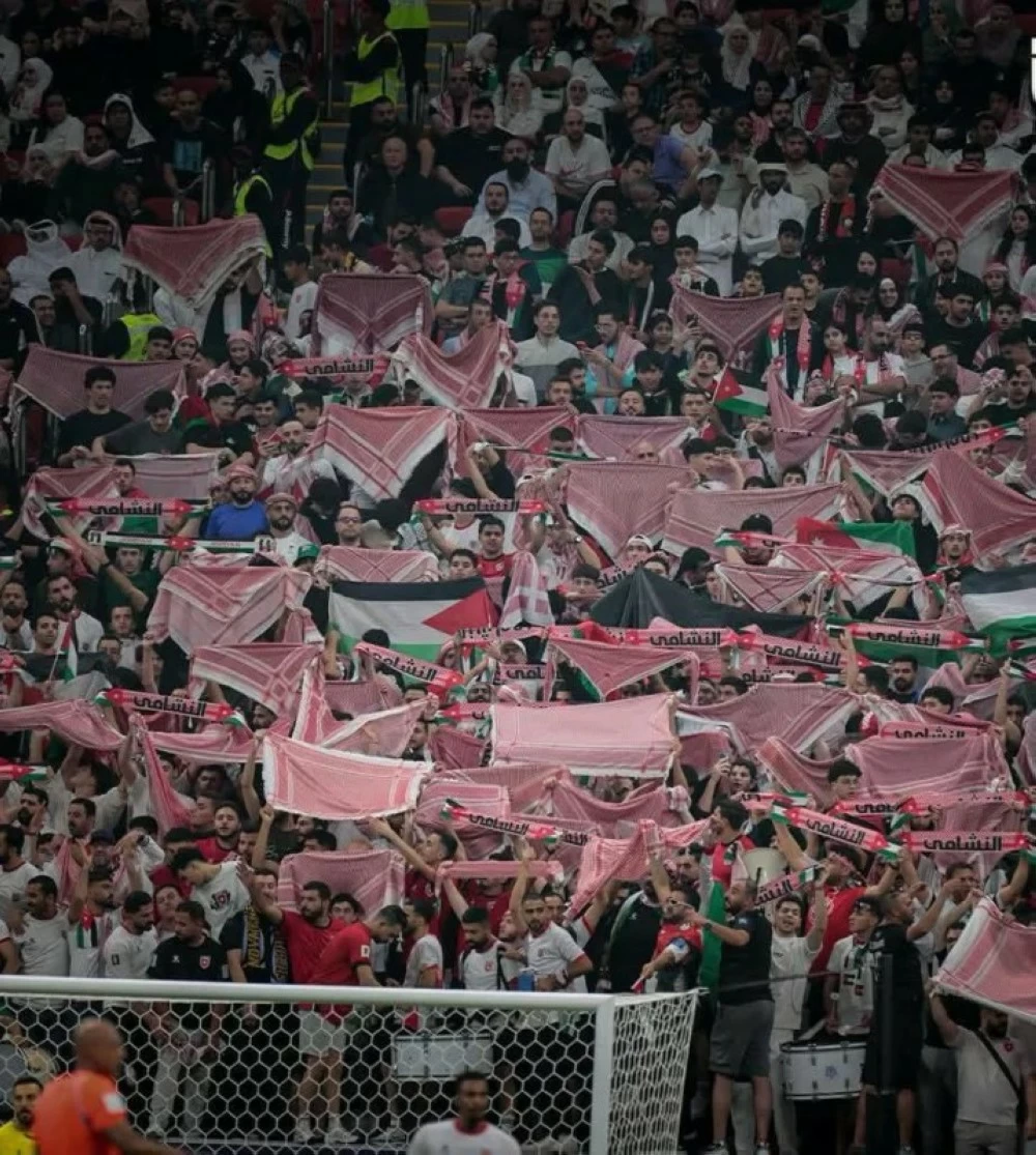 «عكاظ» ترصد دراسة لغوية وأثرية: الشماغ العربي.. من الجزيرة العربية لكأس العرب. : متعب العواد Motabalawwd. للاطلاع على التفاصيل 