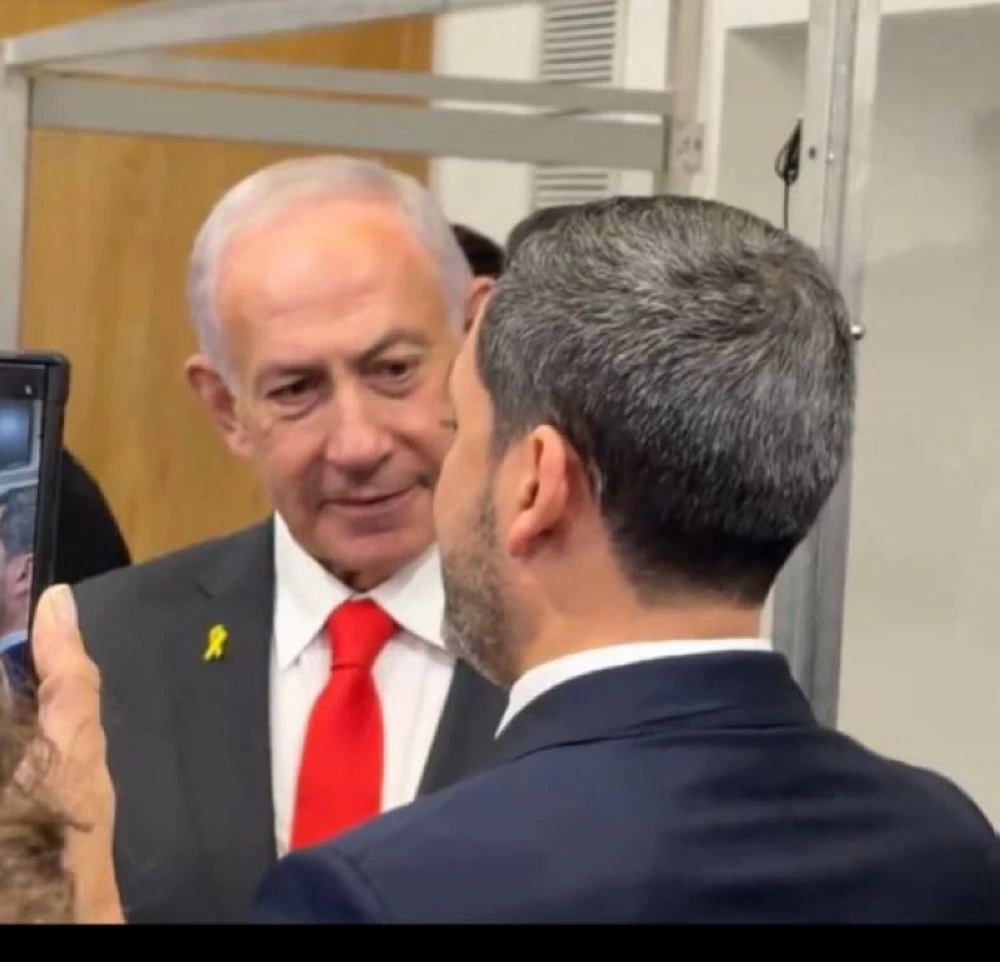 لقاء دبلوماسي داخل قاعة محاكمة نتنياهو