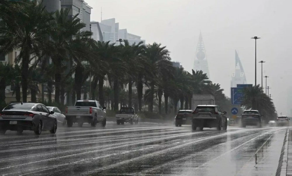 عاجل | «الأرصاد»: المقاطع المتداولة غير صحيحة وأمطار الرياض «ديمية». للاطلاع على 