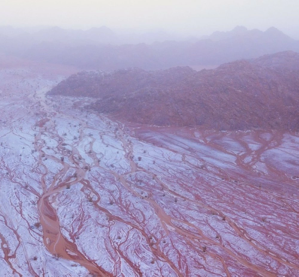 هنا تصل العواصف الرعدية محمّلة بالبَرَد فتغطي الأرض بطبقة جليدية كثيفة.