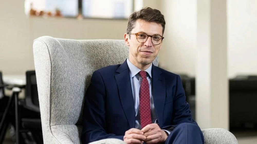  نونو إف. جي. لوريرو.