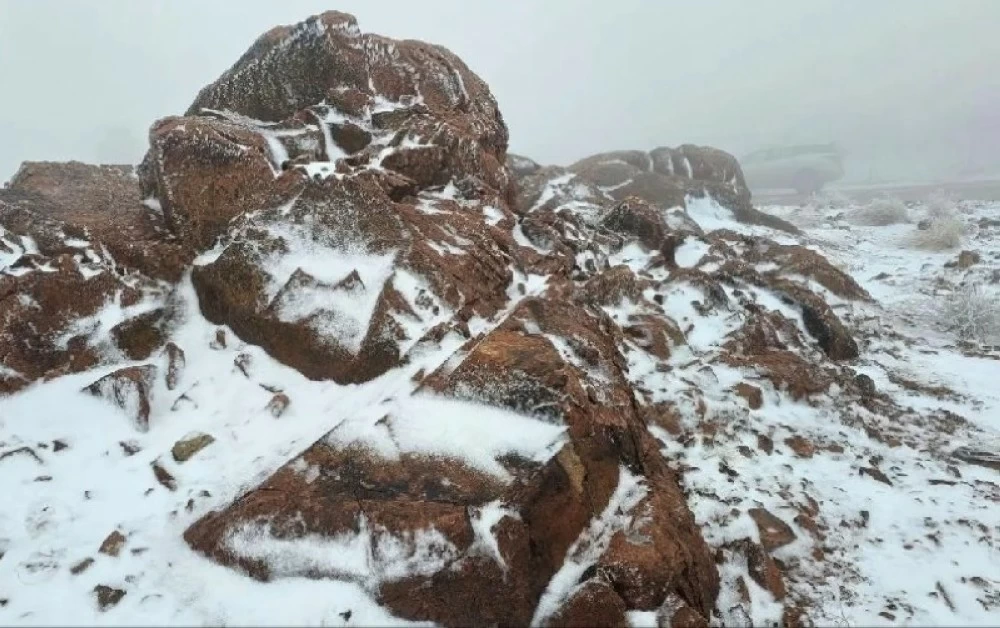 أمطار وتساقط للثلوج على مرتفعات تروجينا بتبوك