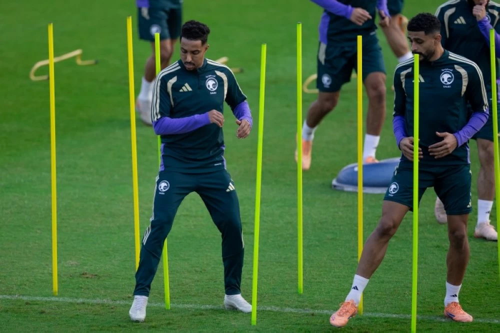 «رينارد» يعتمد الكرات الثابتة قبل مواجهة الإمارات