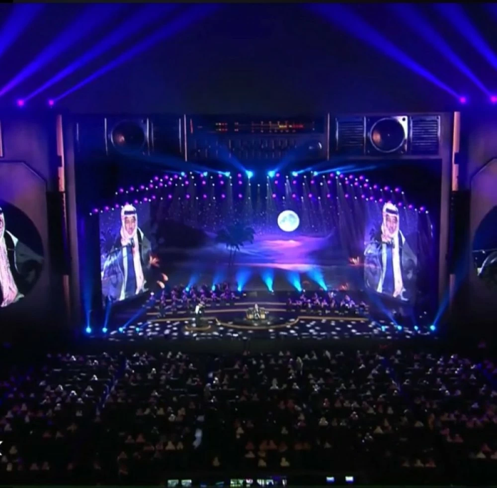 خالد عبد الرحمن «مخاوي الليل» يعانق الحنين ويشعل مسرح أبو بكر سالم