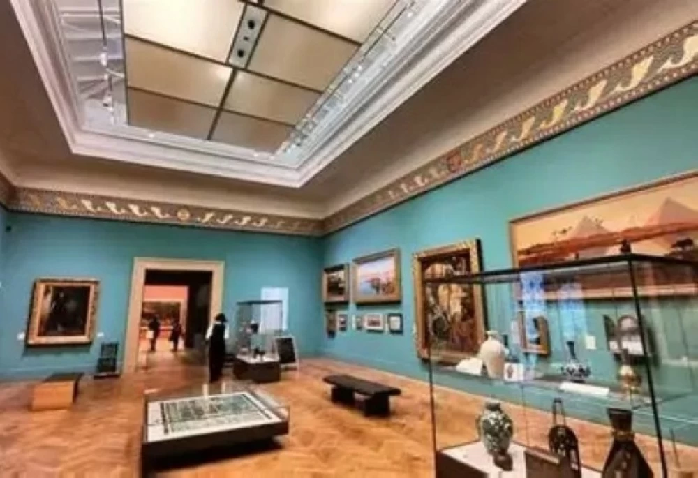 تتزايد الدعوات حول أنحاء العالم لإعادة القطع الأثرية المنهوبة التي تعرضها متاحف ودور ثقافة في مؤسسات غربية.