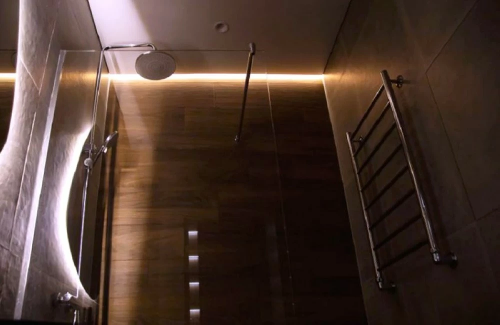 الاستحمام في الإضاءة الخافت.