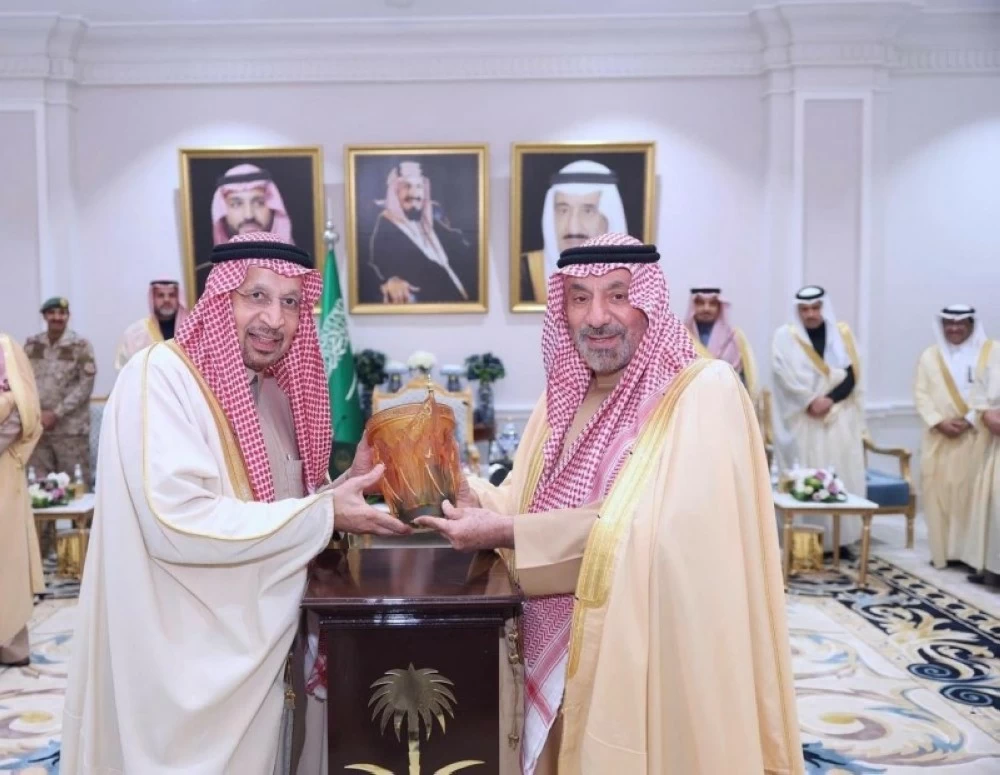 أمير نجران يلتقي القيادات الحكومية والمستثمرين ورجال الأعمال