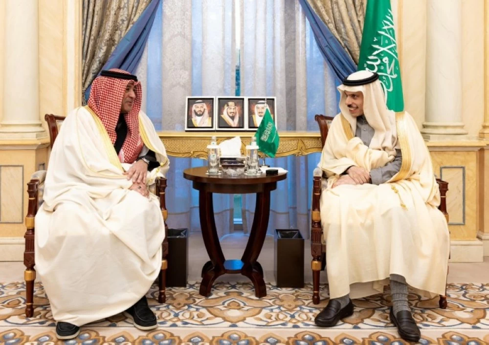 وزير الخارجية الأمير فيصل بن فرحان خلال استقباله الأمين العام لمجلس التعاون لدول الخليج العربية جاسم بن محمد البديوي.