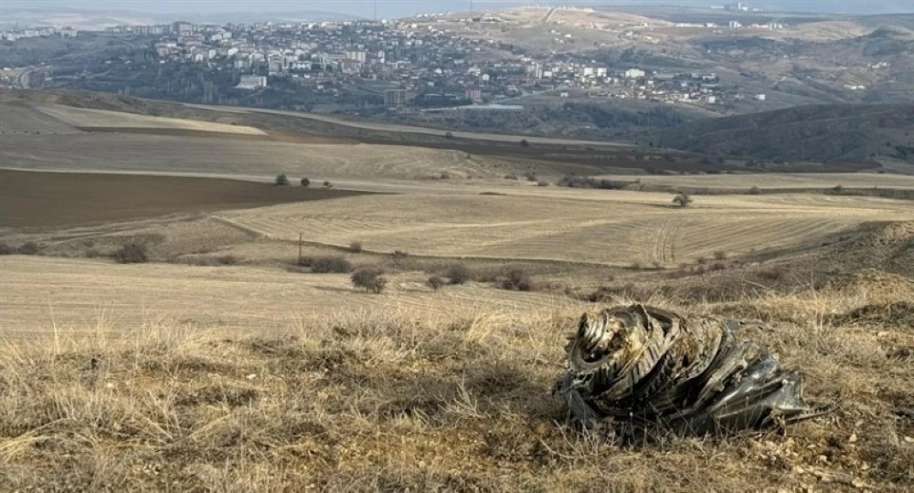 بقايا الطائرة المنكوبة.