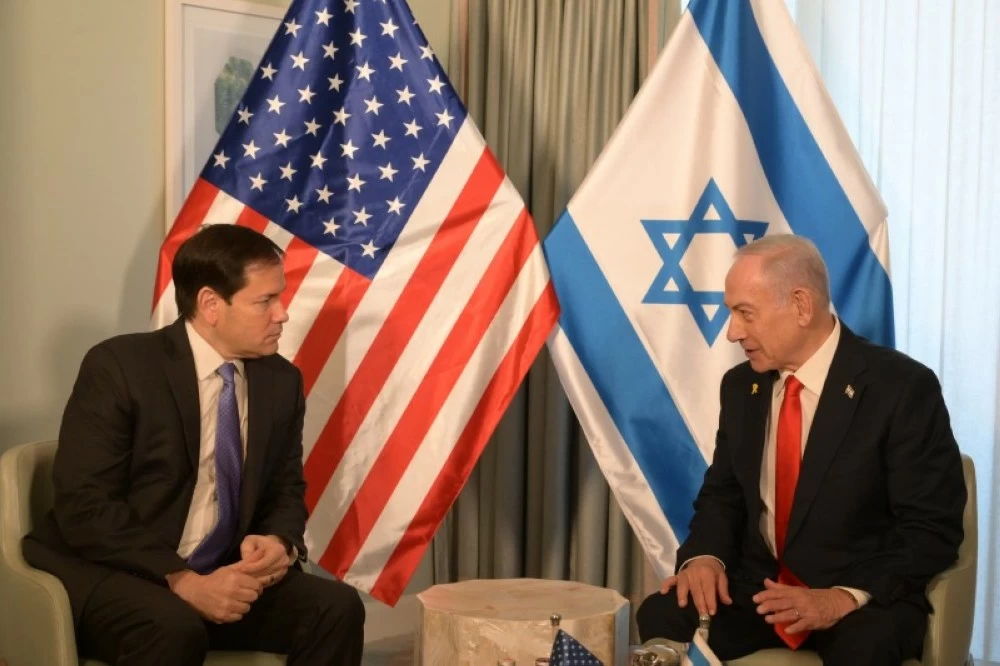 قُبيل لقاء ترمب.. اجتماع بين نتنياهو ووزيرَي الخارجية والحرب الأمريكيين