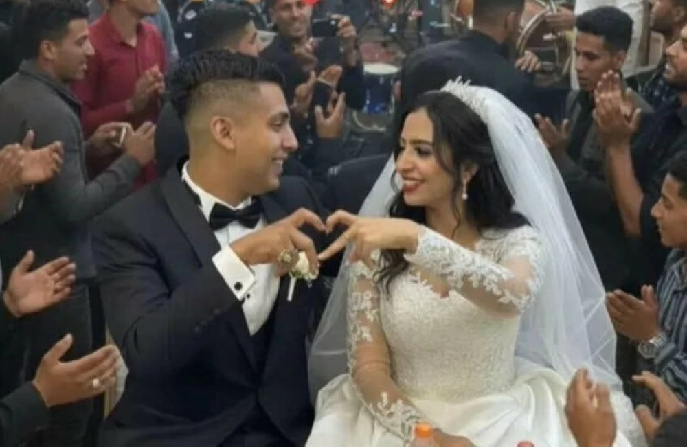 حفل زفاف حفيدة الفنان شعبان عبد الرحيم.. مشاجرات وإغماء وفوضى. للاطلاع على 