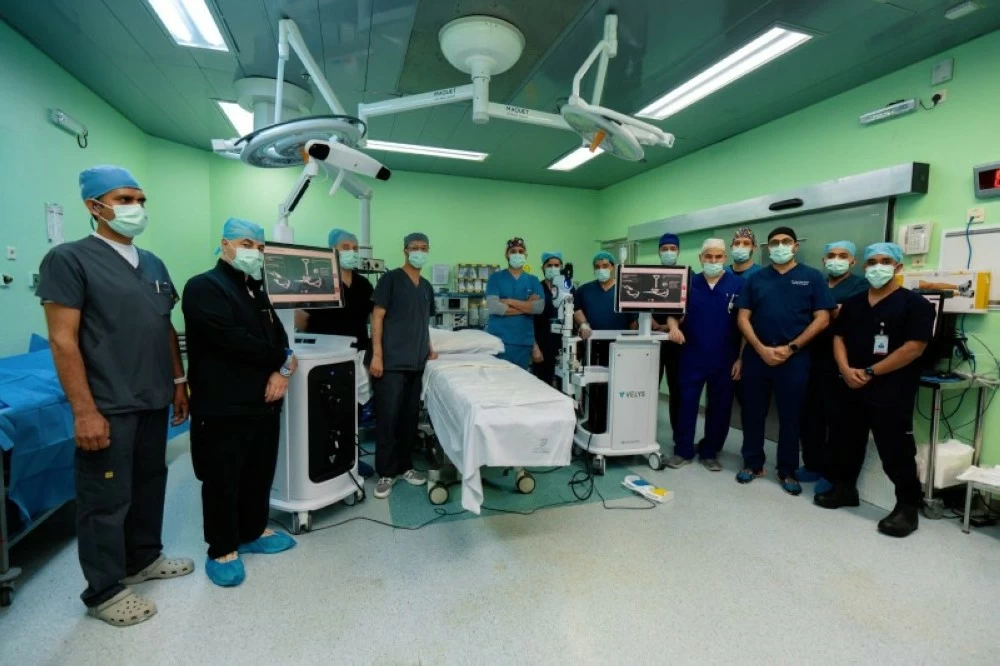 استبدال مفصل الركبة باستخدام أحدث تقنيات الروبوت: دقة متناهية، سرعة في التعافي، وكفاءة في الحركة