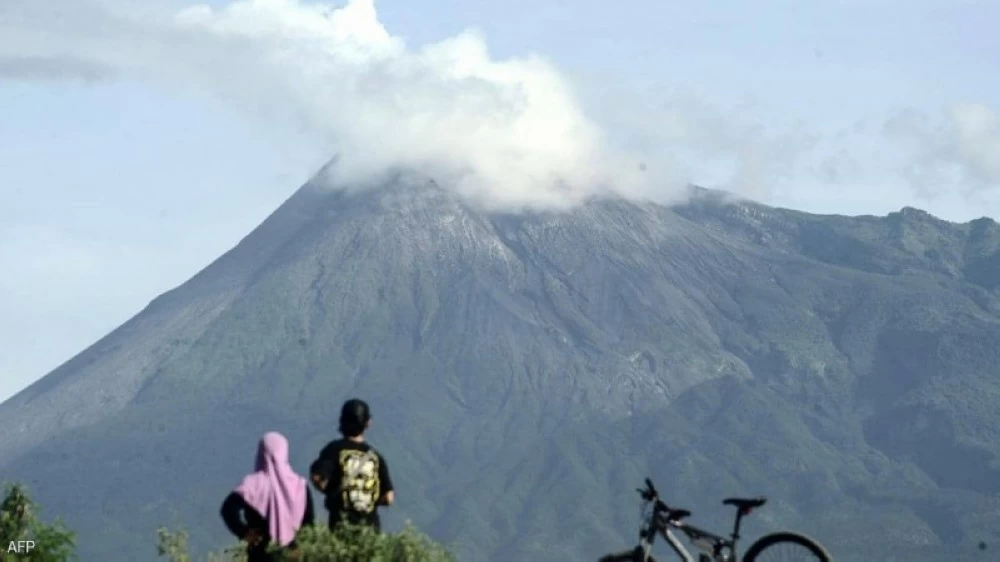 7 هزات محسوسة في ساعات.. إندونيسيا تُعلن الاستعداد لثوران بركاني محتمل.
