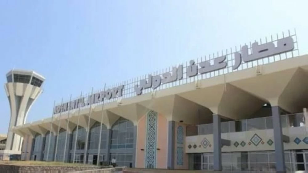 عاجل | الحكومة اليمنية تنفي إغلاق مطار عدن وتحمّل «الانتقالي» مسؤولية أي تصعيد. أحمد الشميري. للاطلاع على 