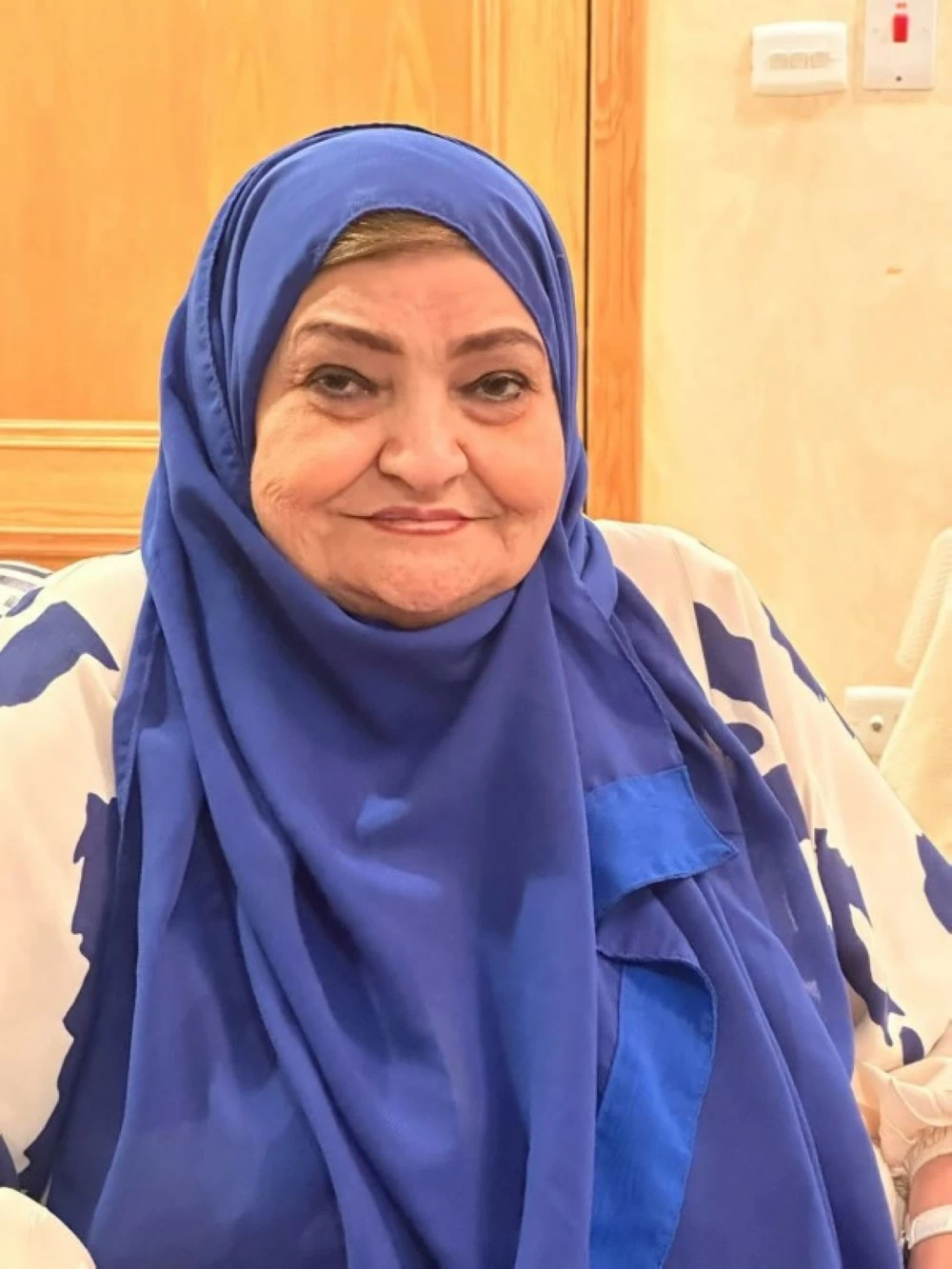 الفقيدة منى شاكر