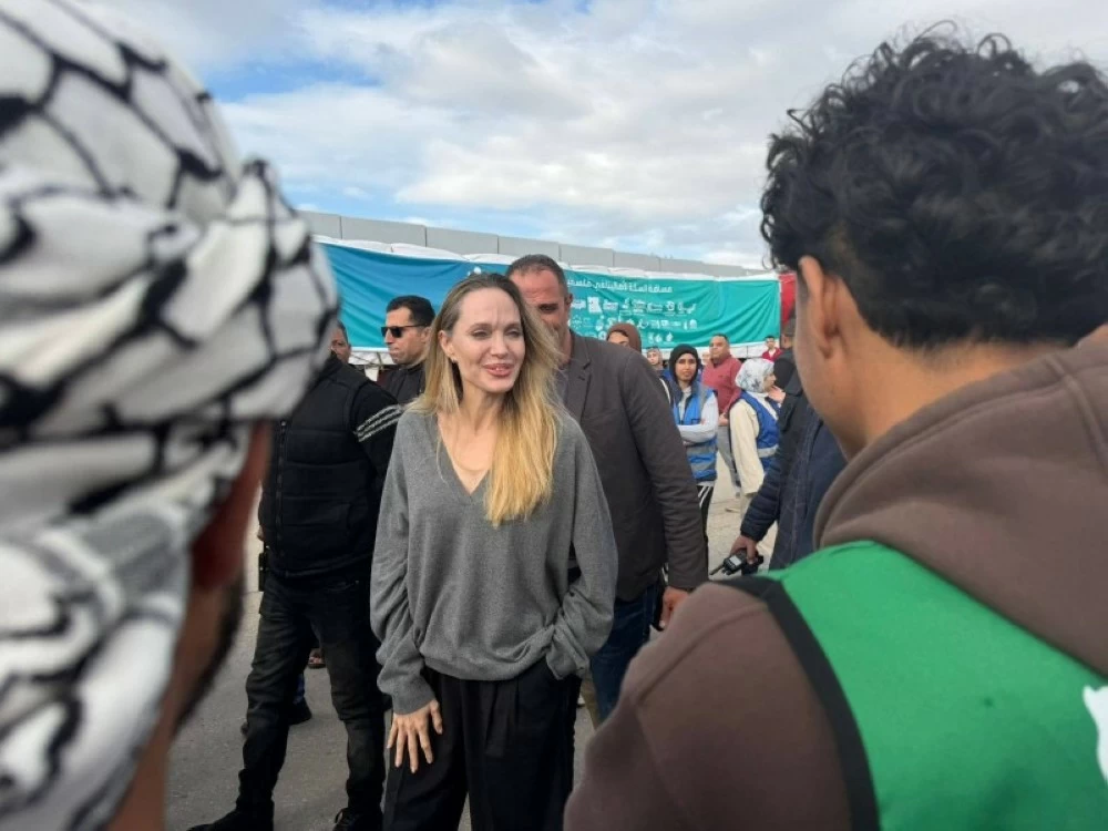 من هوليوود إلى العريش.. أنجلينا جولي في جولة إنسانية على حدود غزة