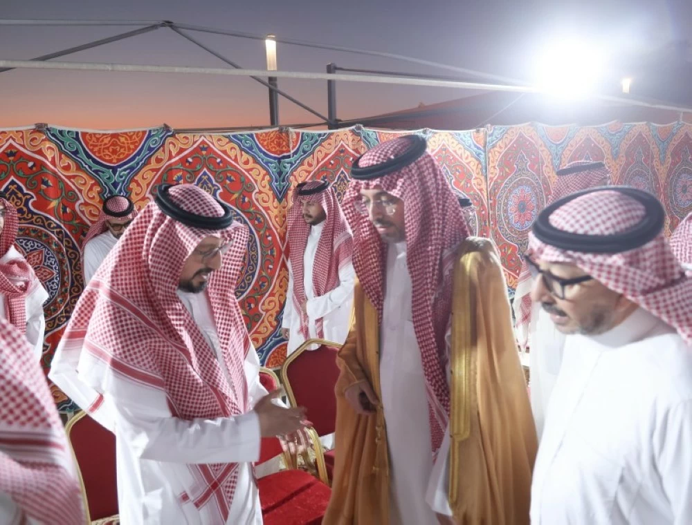 الأمير سعود بن جلوي مواسيا طارق ومحمود فقيه. (تصوير :مديني عسيري) 