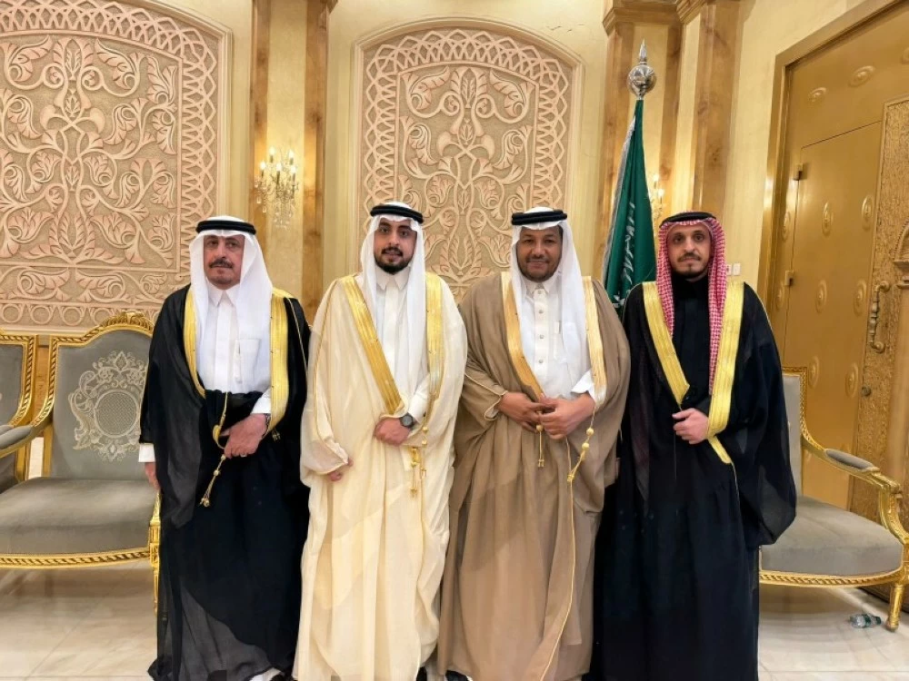 العجيفي يحتفي بزفاف فيصل