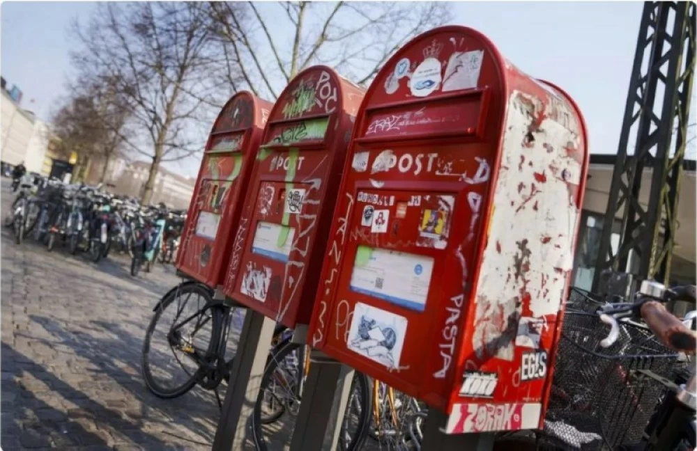  التقدم الرقمي الهائل جعل الرسائل الورقية تفقد غرضها الوظيفي.