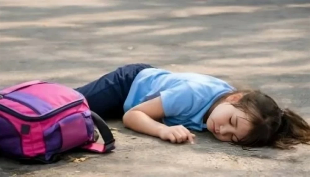 فقدت التلميذة الوعي طوال 7 ساعات بعد سقوطها.