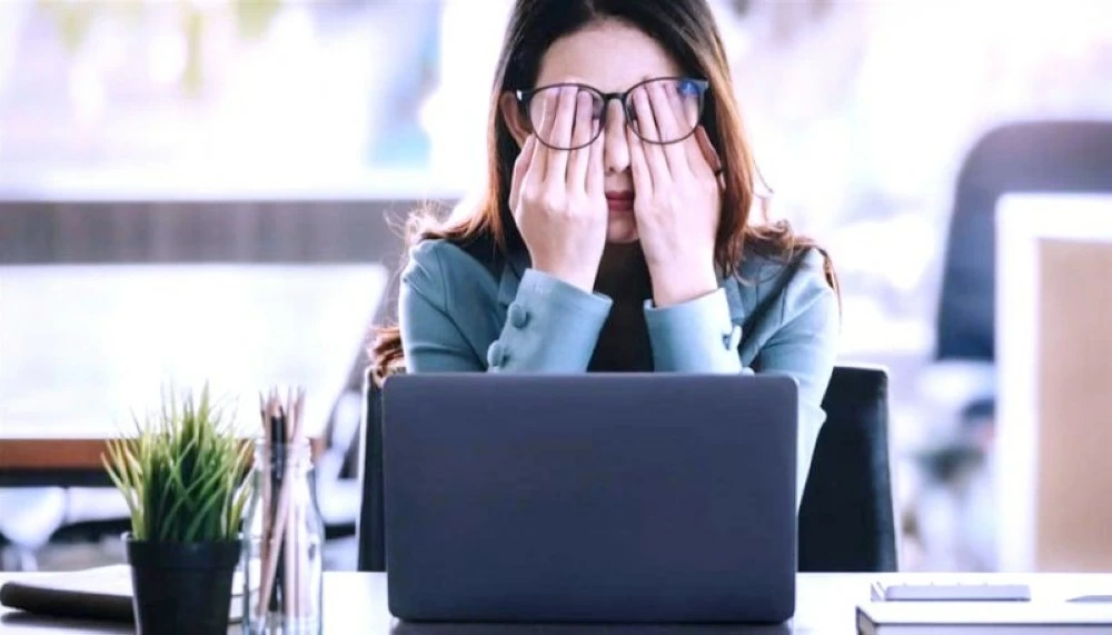 إنذارات صامتة في يوم العمل.. متى يتحوّل المكتب إلى عبء صحي؟. للاطلاع على 