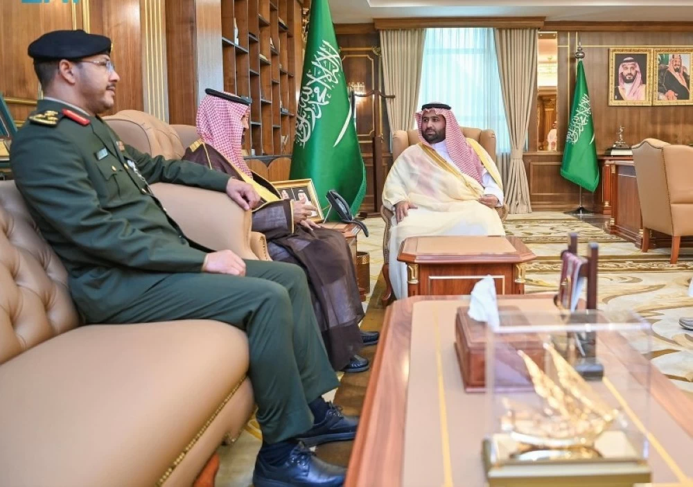 محمد بن عبدالعزيز يستقبل مدير السجون السابق والمدير المعيَّن حديثاً