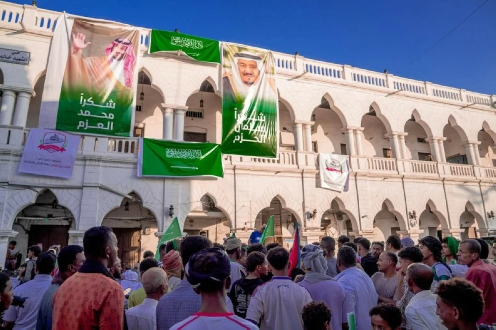 عاجل | من أهالي المكلا إلى السعودية: أنتم الأوفى ولن ننسى مواقفكم. أكدوا في فعالية جماهيرية كبيرة أن المملكة حمتهم من الفوضى والعنف. أحمد الشميري. للاطلاع على 