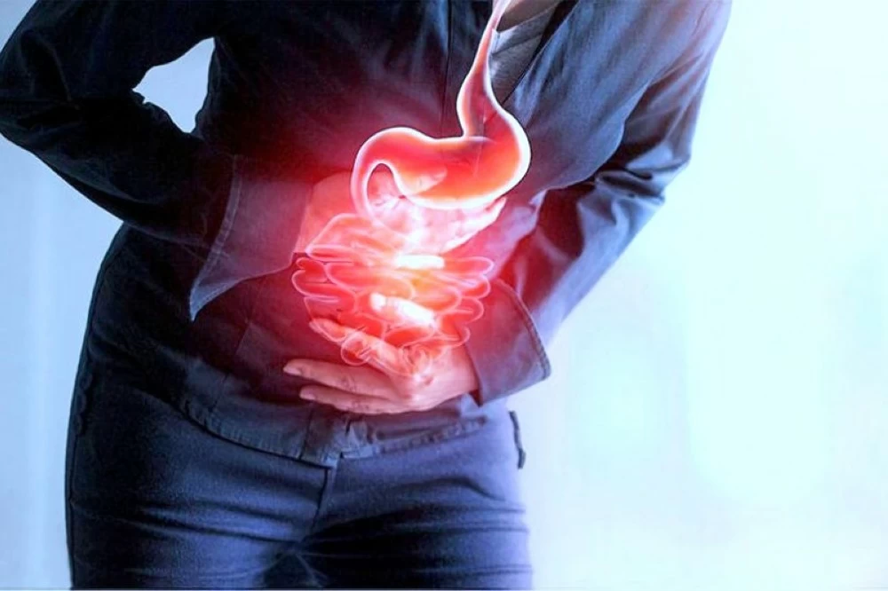 حرقة المعدة المتكررة.. متى تتحوّل إلى خطر صحي؟