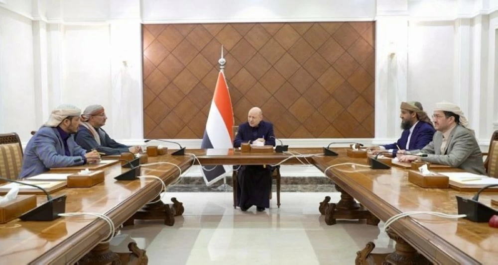 عاجل | بعد إقالة الزبيدي.. «الرئاسي اليمني» يعفي وزيرين ويحيلهما إلى التحقيق. للاطلاع على 