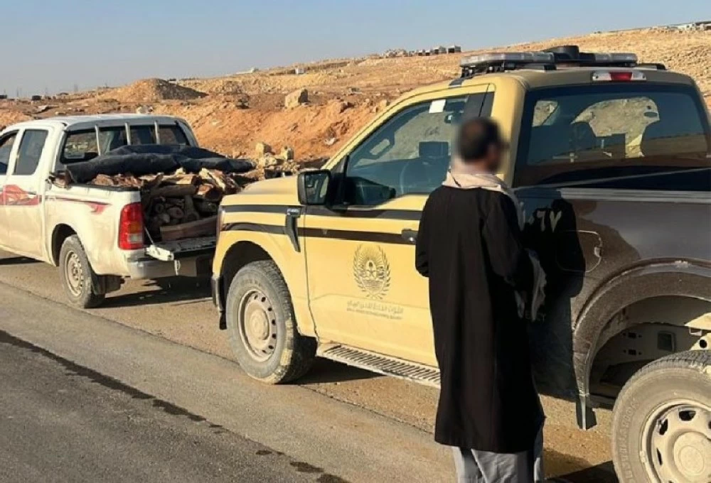الأمن البيئي يضبط مواطناً لنقله حطباً محلياً في منطقة الرياض