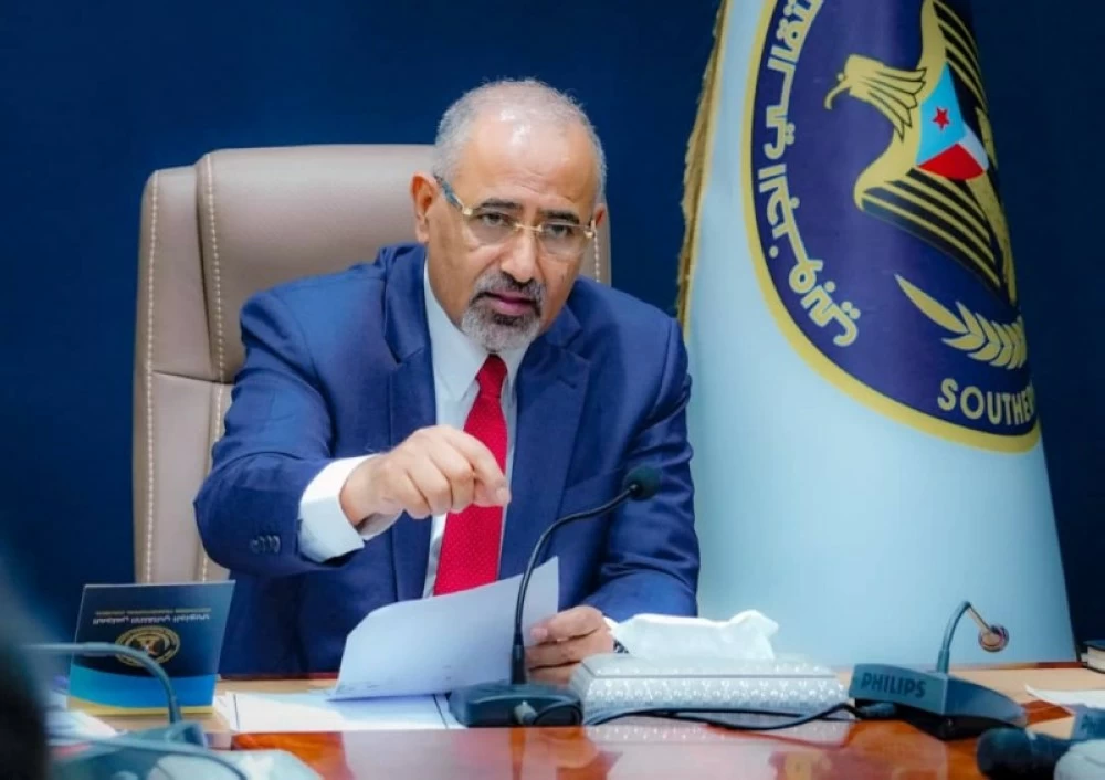 عاجل | مسؤول يمني يكشف 3 سيناريوهات لهروب الزبيدي. للاطلاع على 