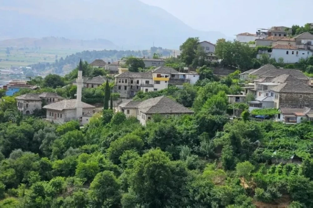 ألبانيا: سحر خفي بين الجبال والمقاهي