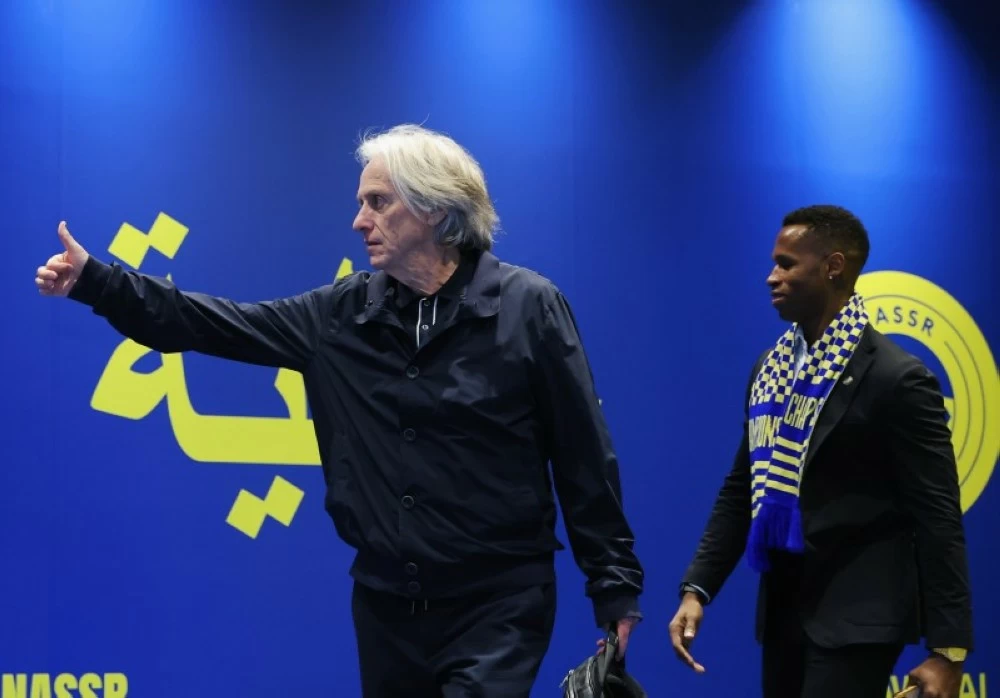 بعد الخسارة الثانية.. مستقبل «جيسوس» في خطر