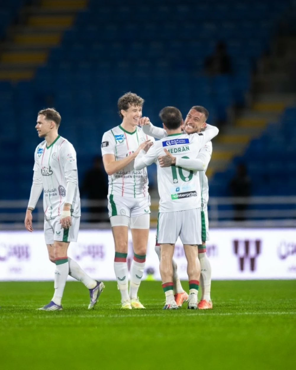 الاتفاق ينجو من النجمة