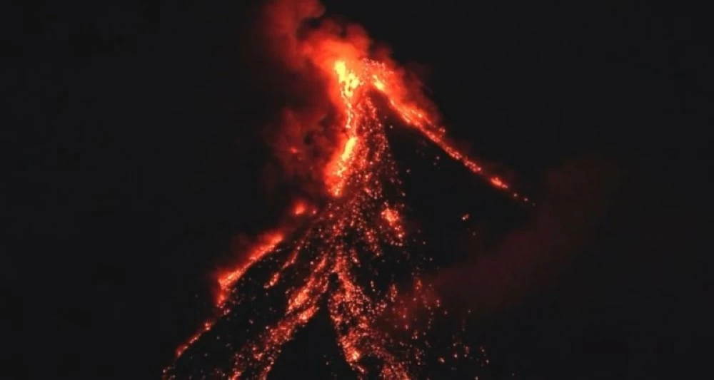 سيميرو يثور مجدداً.. أنهار حارة تمتد 4 كيلومترات