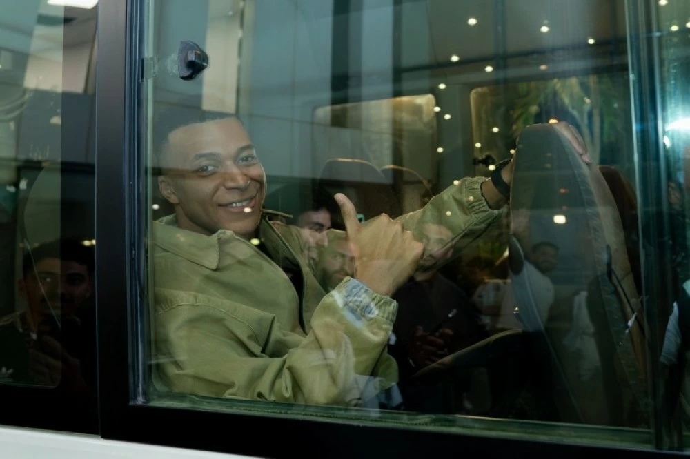 قبل نهائي جدة.. فليك يتحدى شبح مبابي