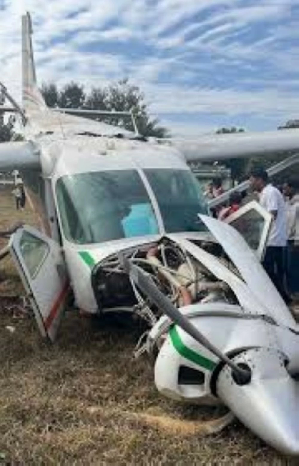 عاجل | هبوط اضطراري ينقذ ركاب طائرة من كارثة بالهند. للاطلاع على 