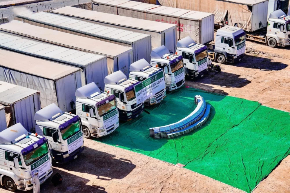 مركز الملك سلمان للإغاثة والأعمال الإنسانية يوزع 24000 كرتون تمر في حضرموت.