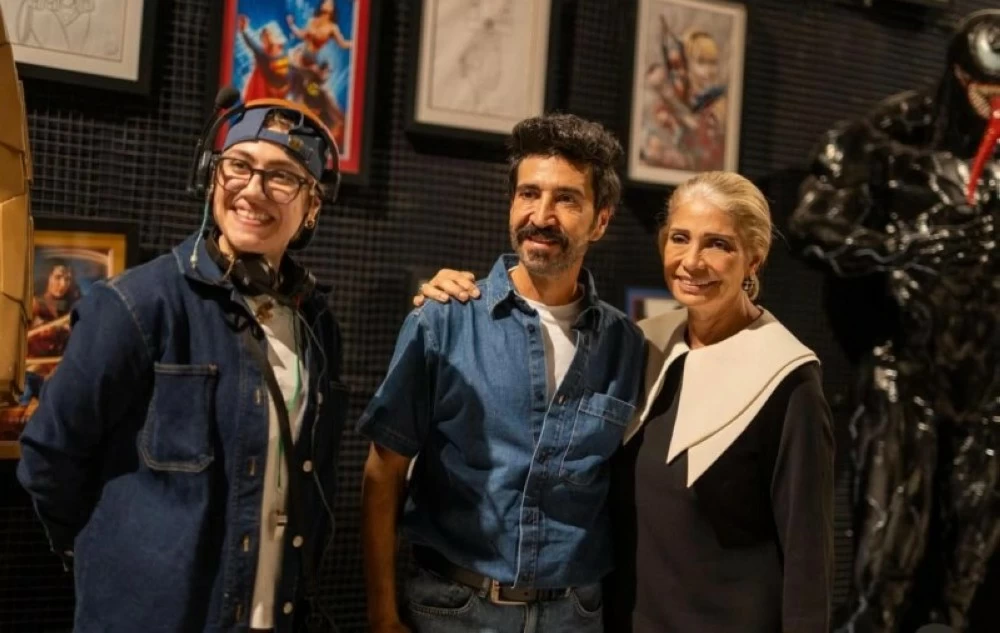 سوسن بدر وصنّاع مسلسلها الخليجي «الباء تحتها نقطة 2» من كواليس العمل.