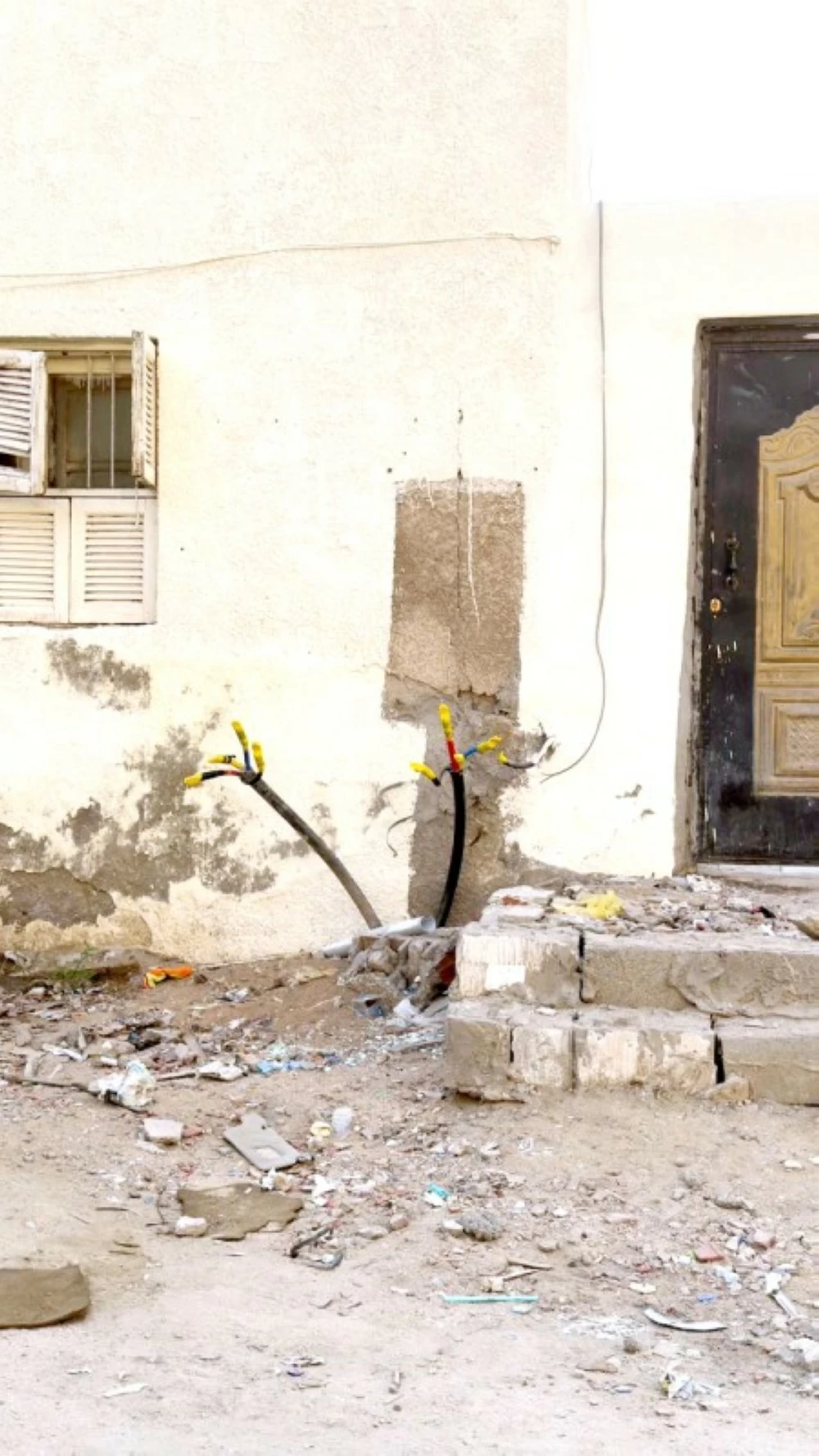 عاجل | «عكاظ» ترصد: فصل الخدمات عن 1011 مبنى آيلاً للسقوط في «الرويس». للاطلاع على 