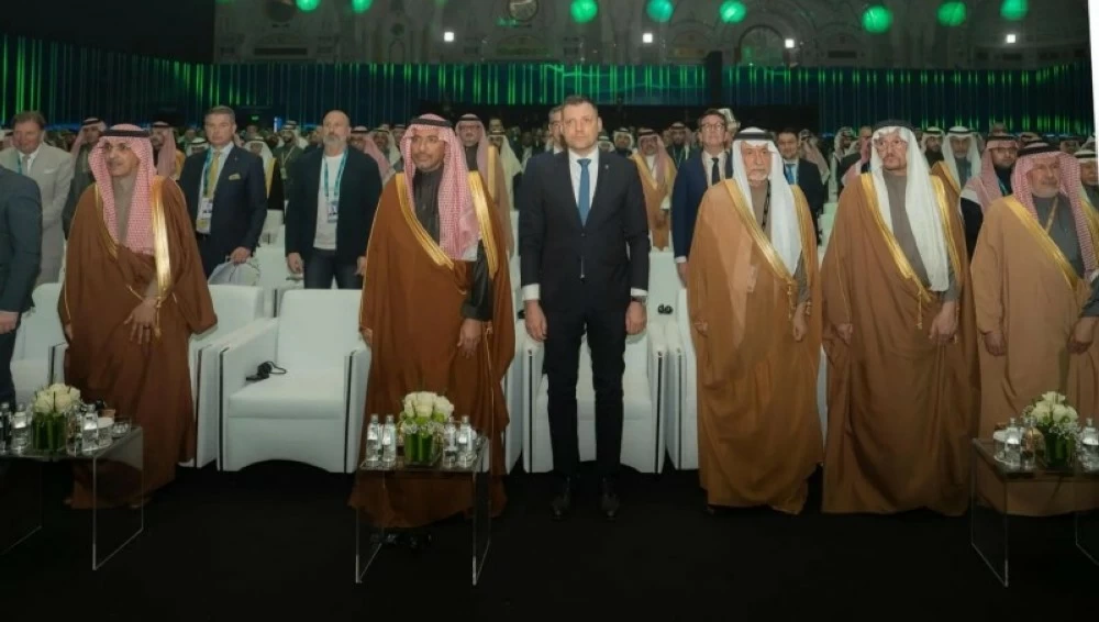 وزير الصناعة يفتتح النسخة الخامسة من مؤتمر التعدين الدولي