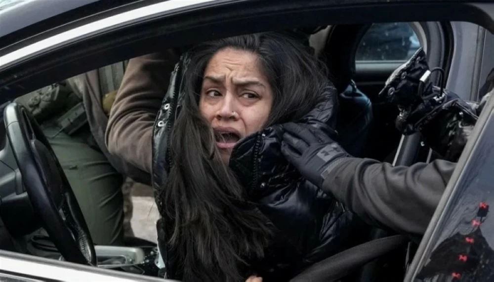 قوات ICE تسحل معاقة وتمنعها من العلاج. للاطلاع على 