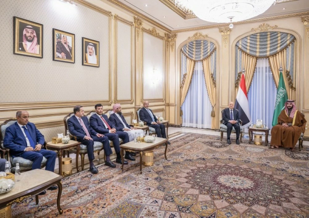 وزير الدفاع ورئيس مجلس القيادة واعضاء المجلس