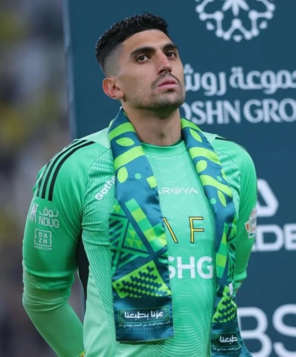 عاجل الاتحاد و الأهلي يلاحقان حارس النصر. : فلاح القحطاني. للاطلاع على التفاصيل 