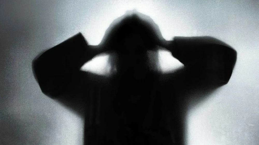 أب يحبس ابنته ويقتلها جوعاً في مصر