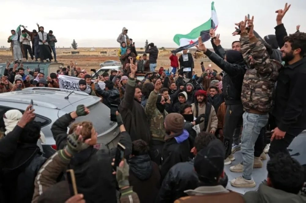 عاجل | الجيش السوري يعلن السيطرة على مطار الطبقة وقرى وبلدات في ريف الرقة. للاطلاع على 