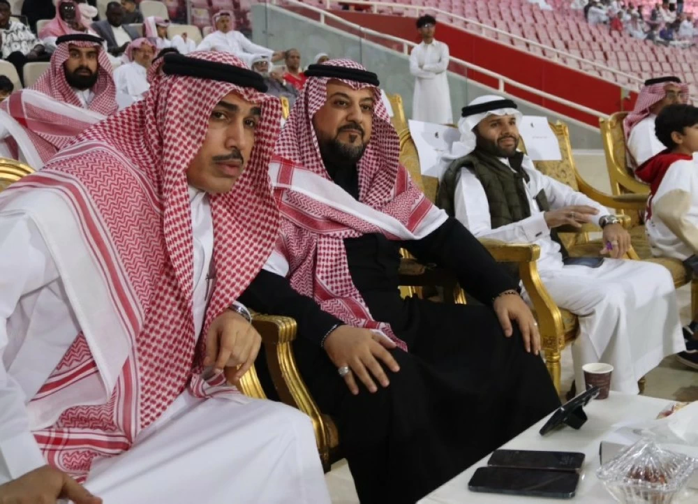 نادي الوحدة حاتم خيمي خلال حظوره إحدى مباريات فريقه في دوري يلو