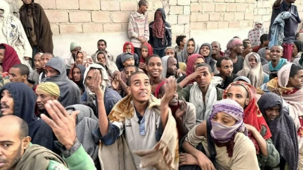 تحت الأرض.. تحرير مهاجرين غير شرعيين من سجن سري في ليبيا.